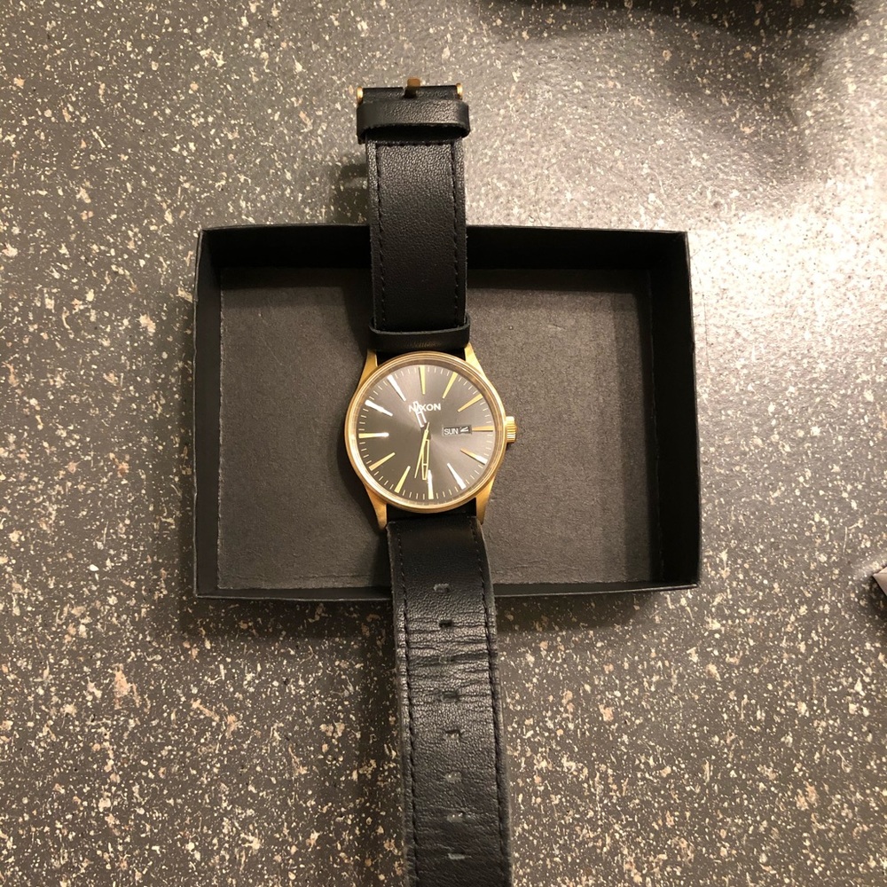 Nixon Sentry Leather Watch - Picture 2 of 5